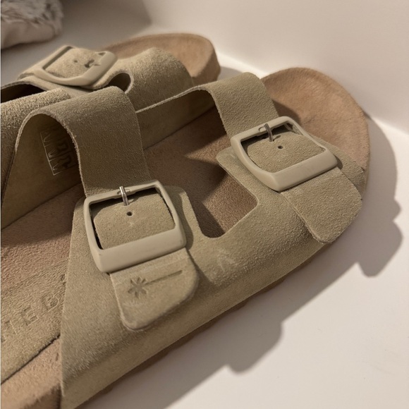 Manebí- Suede Traveler Nordic Sandals
Hamptons - Picture 10 of 10